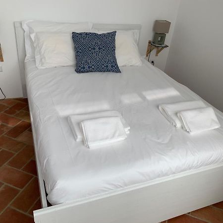 Stylish Townhouse With Gallery In The Heart Of Tavira For Two Eksteriør bilde